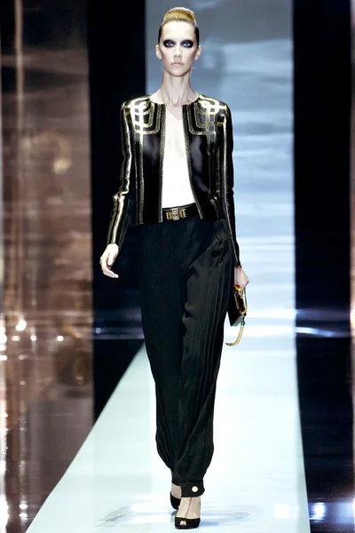 Look 27